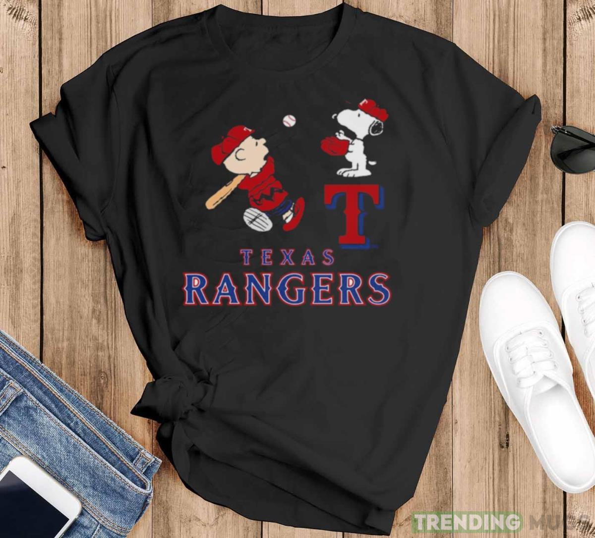 Peanuts Charlie Brown And Snoopy Playing Baseball Texas Rangers shirt - Black T-Shirt Peanuts Charlie Brown And Snoopy Playing Baseball Texas Rangers shirt - Black T-Shirt